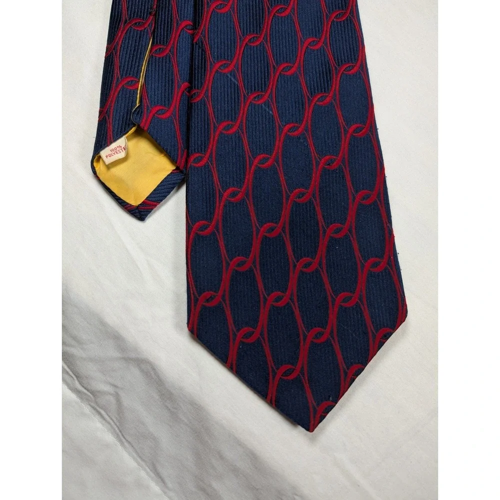 Mito of Milan Men's Tie 100% Polyester Navy & Red Chainlink Pattern Vintage